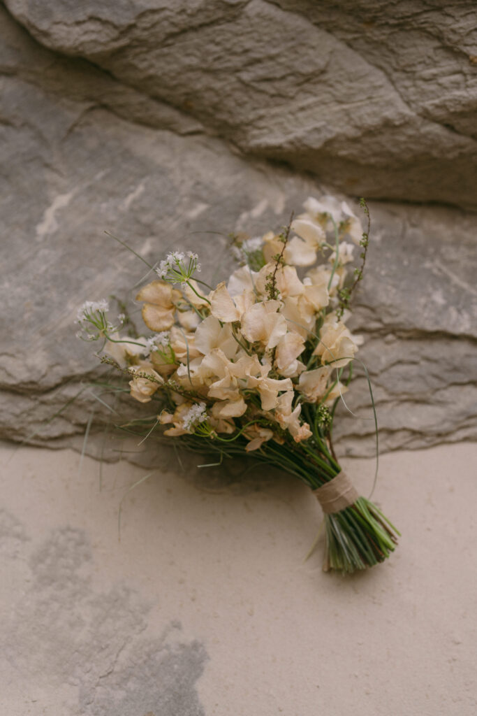 Unique elopement florals in the desert. 