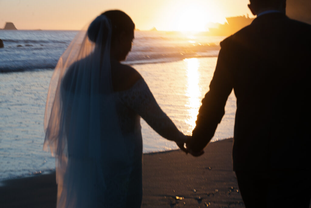 Film elopement photographer based on the west coast in Oregon. 