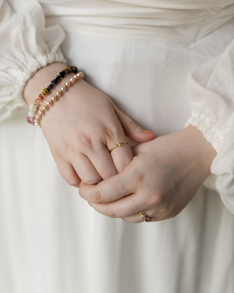 detail photo of bride's rings on her oregon wedding day