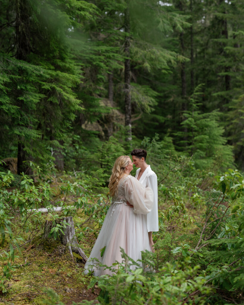 bend oregon elopement forest portraits lgbtq couple
