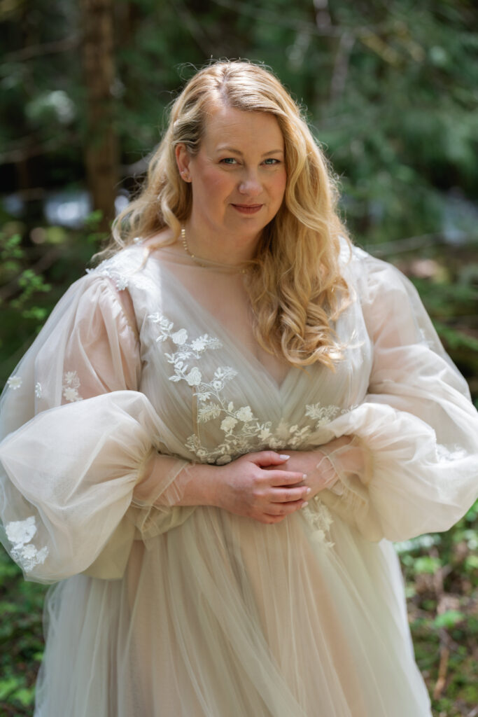 bend oregon elopement bride wedding dress style