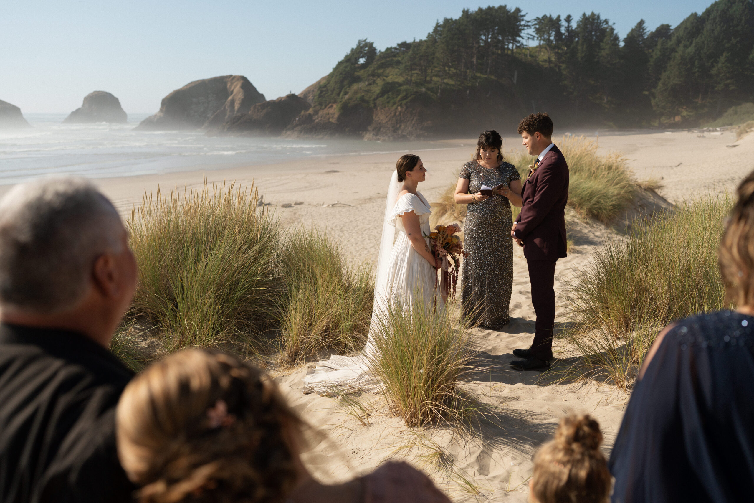 oregon coast beach wedding venue for micro weddings