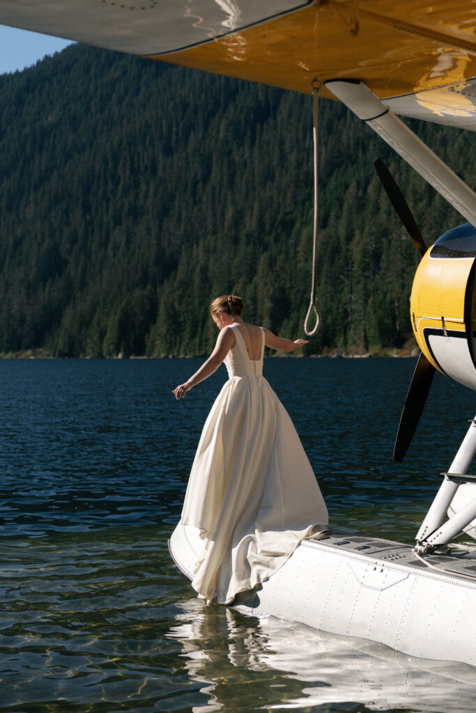 unique wedding idea, seaplane elopement