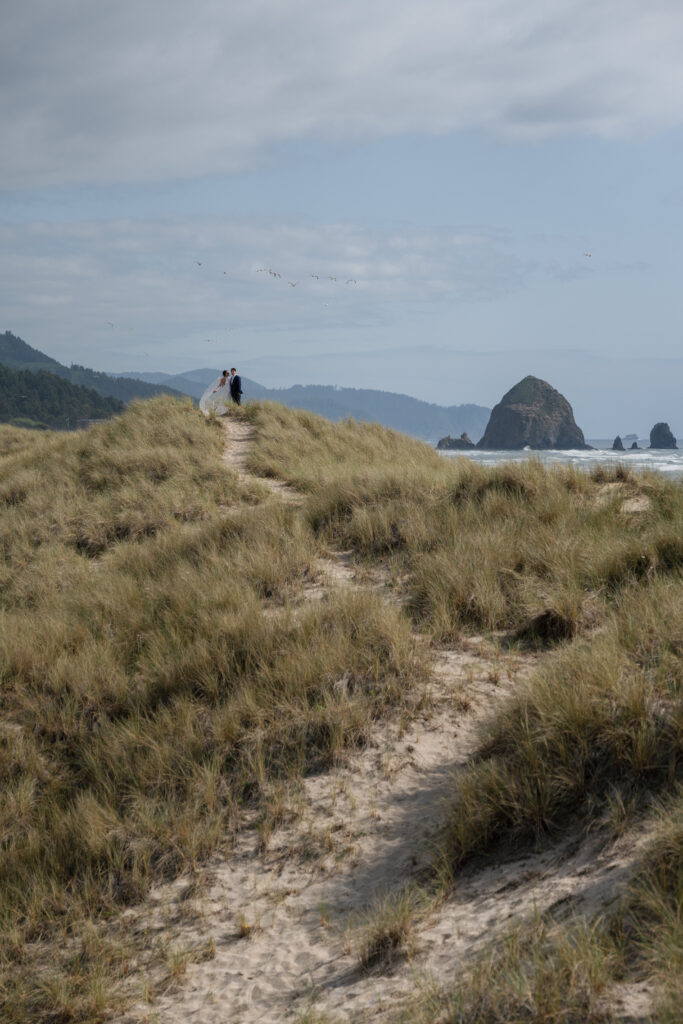 cannon beach wedding ceremony